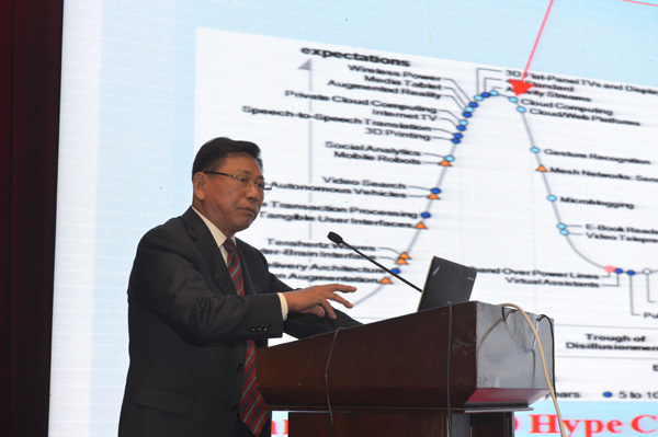 20151109165726103425.jpg 杨善林院士报告.jpg