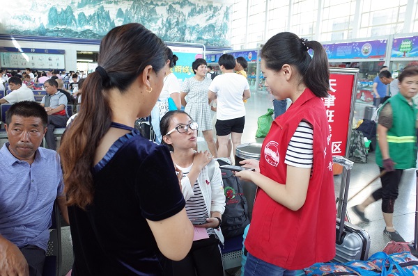 20170825151916173855.jpg 采访中.jpg