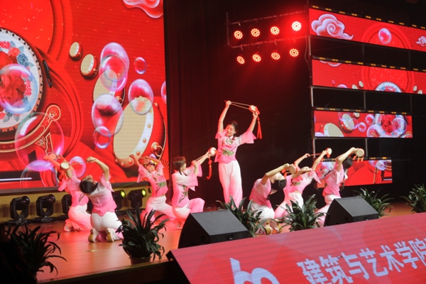 20181120112246866621.jpg 文艺晚会现场1.JPG