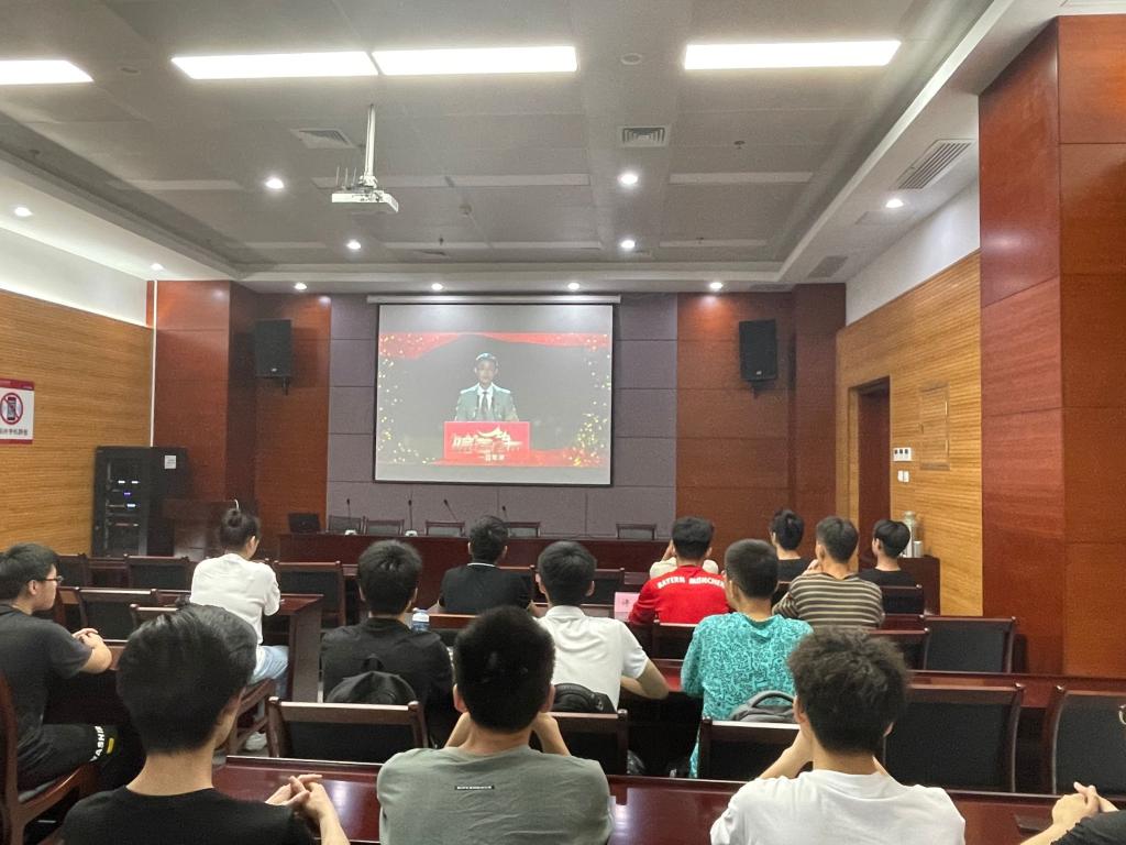 同学们集体观看“读红色经典 做红色传人”艺术思政课 同学们集体观看“读红色经典 做红色传人”艺术思政课