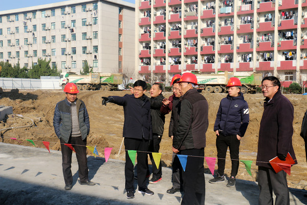 20190102151012639044.jpg 校领导一行检查建设工地现场.jpg