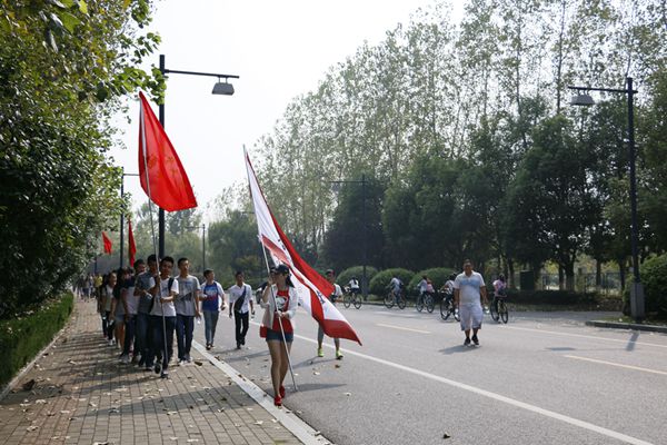 20151007193853442814.jpg 校旗2.JPG
