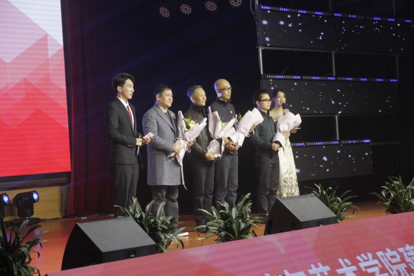 20181120112205205507.jpg 校友送祝福.JPG