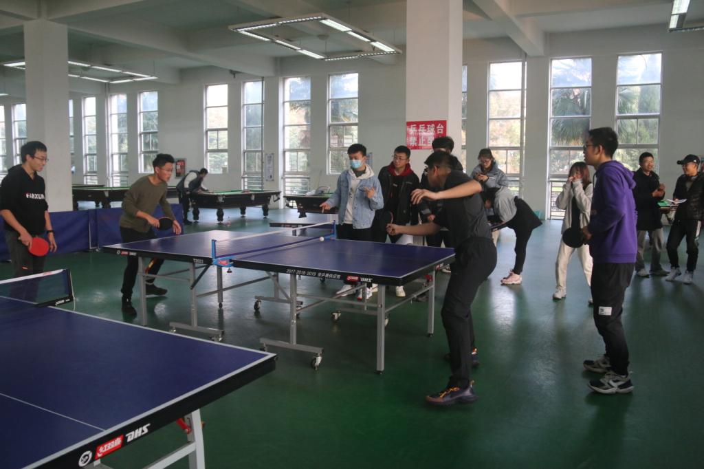 电子科学与应用物理学院(微电子学院)举办“强芯杯”大学生乒乓球赛 电子科学与应用物理学院(微电子学院)举办“强芯杯”大学生乒乓球赛