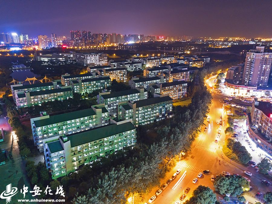 首页 媒体工大 正文合肥工业大学翡翠湖校区学生宿舍夜景.