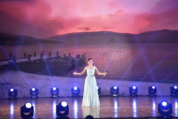 一曲浓“乡愁”，一段爱国情_副本.jpg