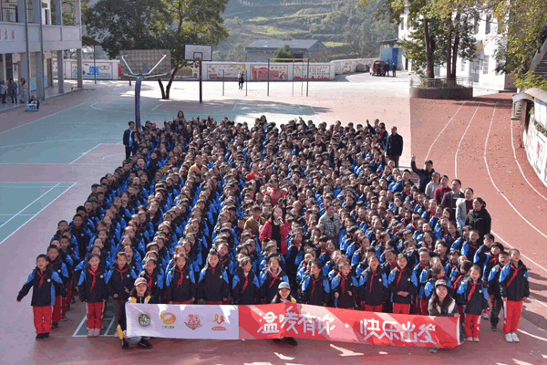 20181119151238183317.gif 新校服合影.gif