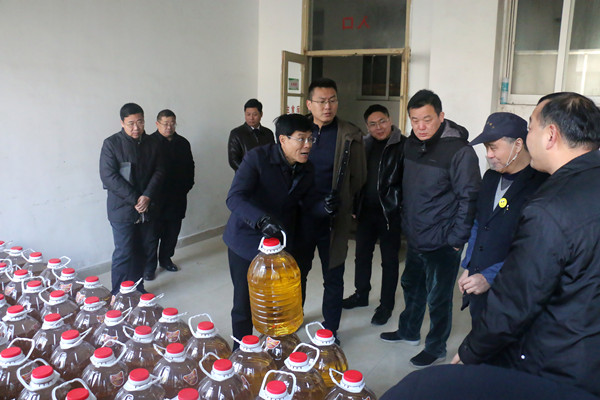 20190102151051556375.jpg 校领导一行检查翡翠湖校区食堂02.jpg