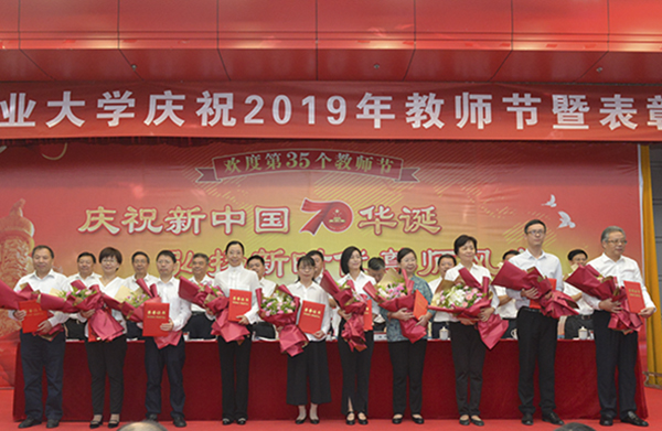 20190910194458207183.jpg 8 10人合影 应用.jpg