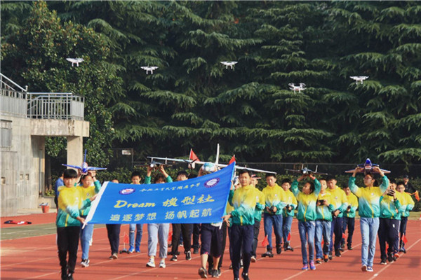 20181008101418695897.jpg 3、航模队_副本.jpg
