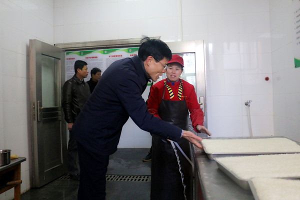 20190102150536522285.jpg 校领导检查屯溪路校区博园食堂.jpg