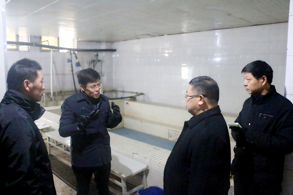 20190102150823847864.jpg 校领导检查屯溪路校区新禧浴室.jpg