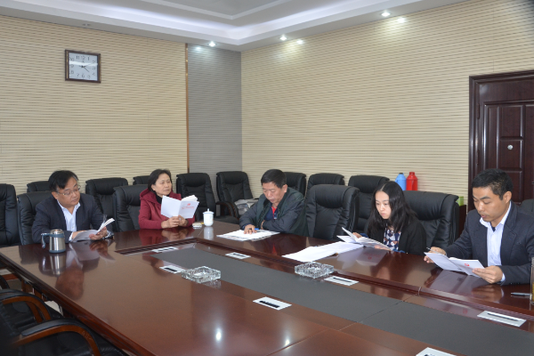 20151105113936547771.png 图书馆屯溪路校区办公室党支部学习现场.png