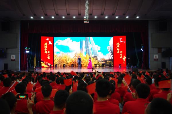 20190929180252367040.jpg 开场曲《我和我的祖国》.JPG