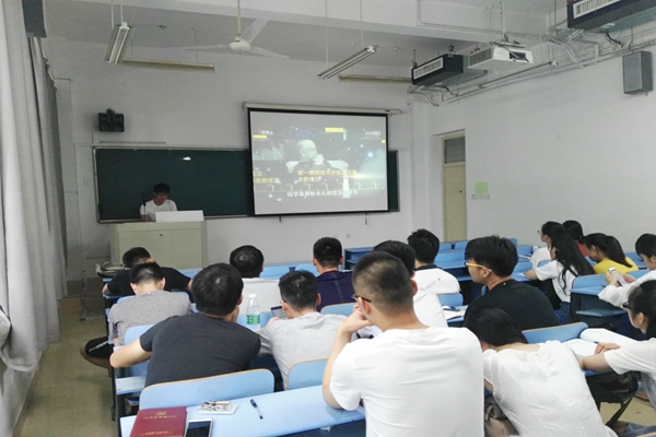 集体学习党史中的党章2.jpg