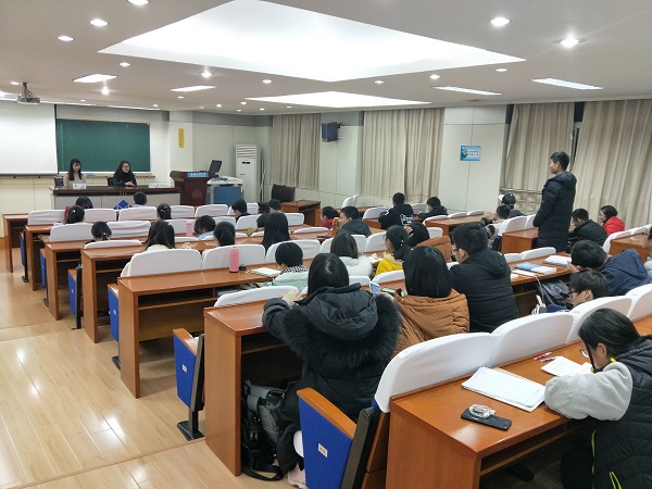 管理学院“自主创新 突破自我”学长导航专题讲座.jpg