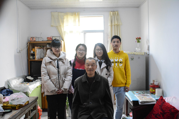 20160429110912701099.jpg 与高时安老师合影_副本.jpg