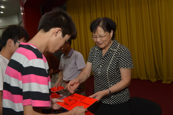 党校举行第49期大学生学员班结业典礼