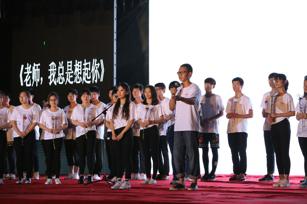 20160624095514760791.jpg 老师,我总是想起你-邢璐 摄.JPG