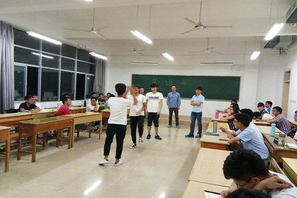 20170518084734371927.jpg 英语面对面交流(4)_副本.jpg