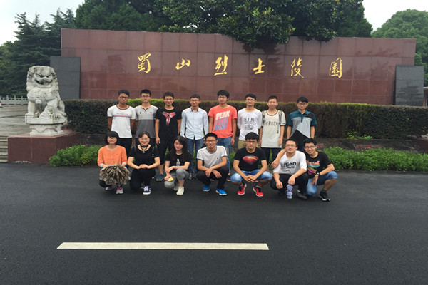 20160704170054146978.jpg 参观烈士陵园.jpg