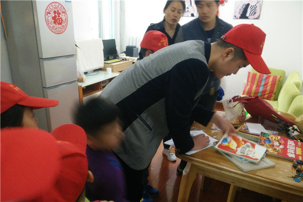 20160425175250645341.jpg “旧书征集 资源共享”主题志愿服务成功开展1.jpg