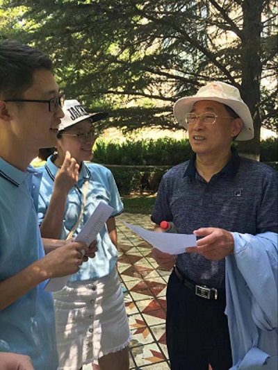 20170802214943823023.jpg 调研团在兰州大学进行问卷调查.jpg