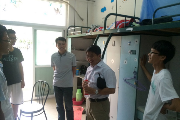 20150830172630220105.jpg 深入学生宿舍_调整大小.jpg