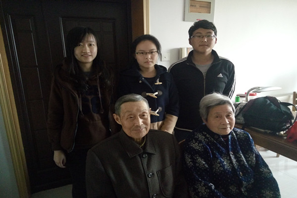 20160429111444530991.jpg 合影_副本.jpg