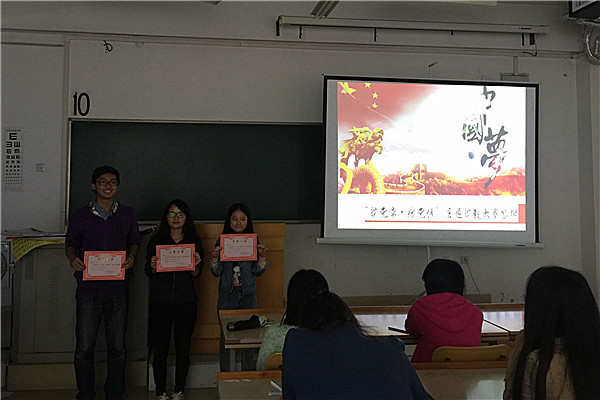 20160523112614175995.jpg 数学学院成功举办“抄党章,绘党情”手抄报比赛.jpg