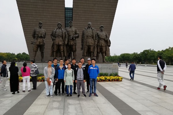 参观渡江战役.jpg