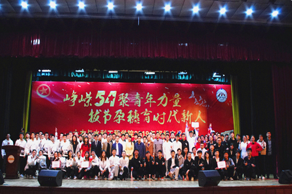 与会嘉宾与同学们合影.jpg