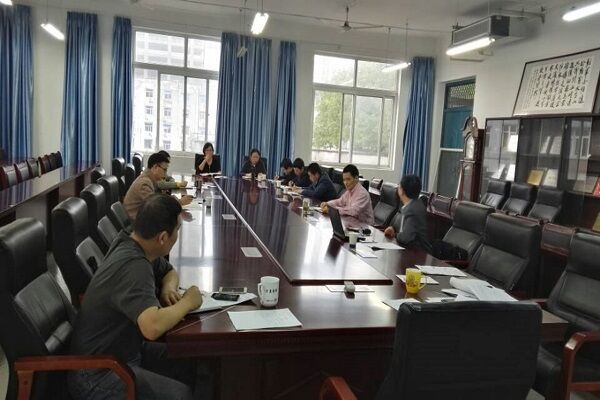 2016.10.20理论中心组学习.jpg