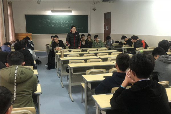 20180315110420467878.jpg 主题班会_副本.jpg