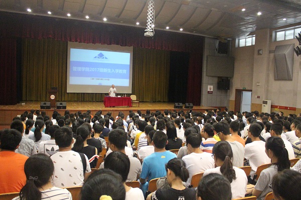 20170829132040986832.jpg 校关工委陈圣章老师-党代会及学院文化介绍报告.JPG