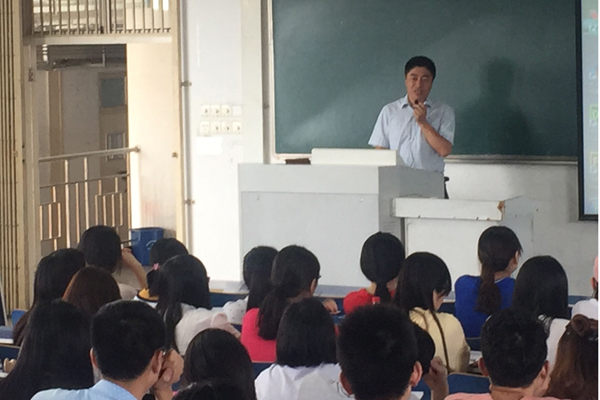 20170612095755372414.jpg 毕业生文明离校教育会1.jpg