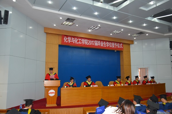 20170628111224145180.jpg 2何建波院长宣读学位授予决定.JPG