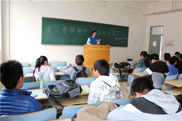 20160401122222541314.jpg 数学学院开展向拾金不昧的武伟红、马力同学学习活动.jpg