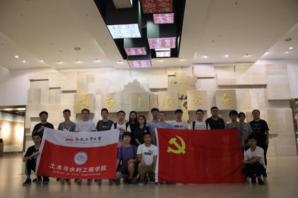 20180711230516348711.jpg 1参观大包干纪念馆.jpg