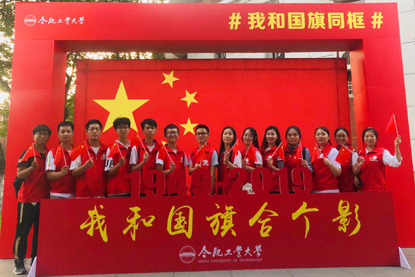 20191003225216861337.jpg 我和国旗同框_副本.jpg