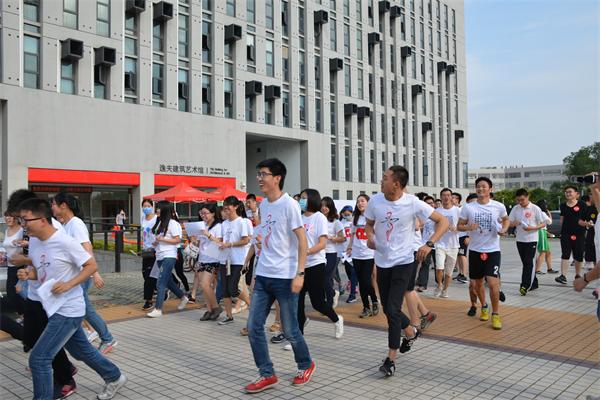 20160519223606306235.jpg 毕业生彩虹跑.JPG