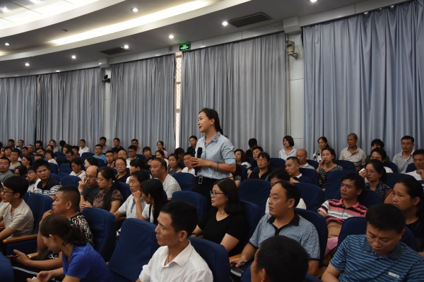 20170825162107899625.jpg 家长见面会2.jpg