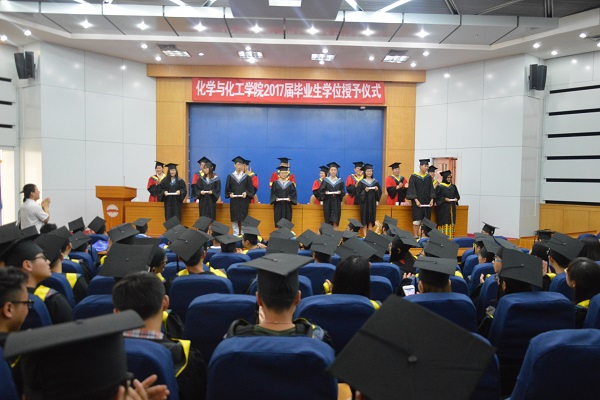 20170628111242174850.jpg 3学位授予、扶正流苏.JPG