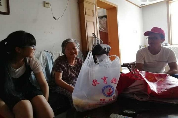 20171010191516830419.jpg “秋季不寂,中秋有你”敬老志愿服务活动.jpg
