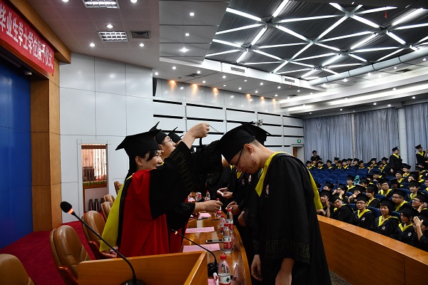 20190612212407359474.jpg 2学位授予.JPG