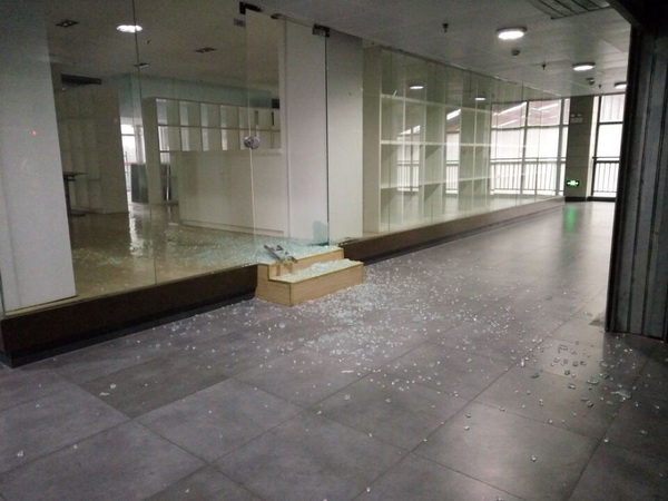 20160118225646919579.png 125房间玻璃门自爆_调整大小.png